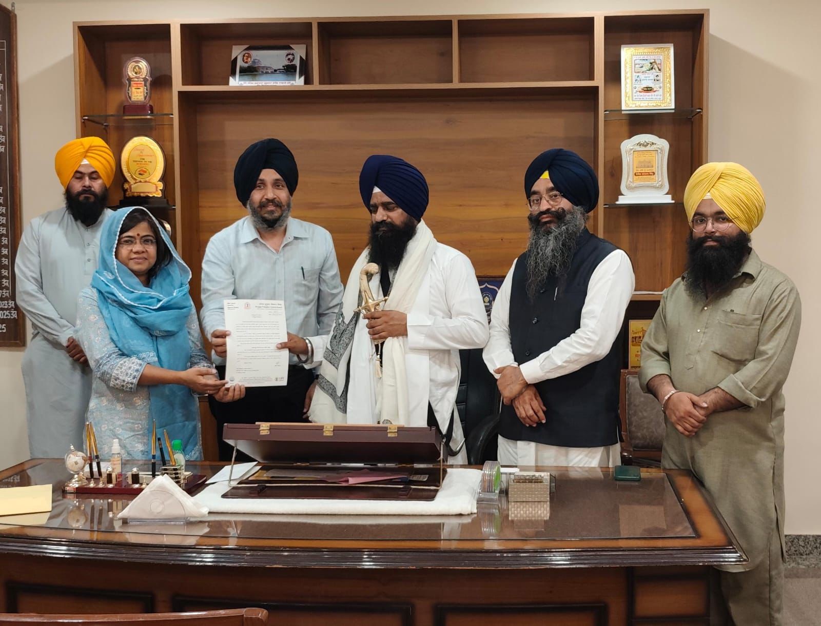 लंगर, प्रसाद और अन्य सेवाओं में सिंगल-यूज़ प्लास्टिक व थर्माकोल उत्पादों के उपयोग से परहेज़ करने और सिख परंपराओं के अनुसार सेवा करने की अपील