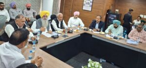 गुरमीत खुड्डियां और गोयल ने आढ़तियों की जायज मांगों के समाधान का दिया भरोसा