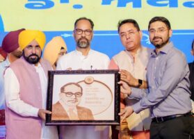 कांग्रेस और अकालियों ने गरीबों से शिक्षा छीनकर और स्कॉलरशिप का पैसा हड़पकर बाबा साहेब अंबेडकर की पीठ में छुरा घोंपा: मुख्यमंत्री भगवंत सिंह मान