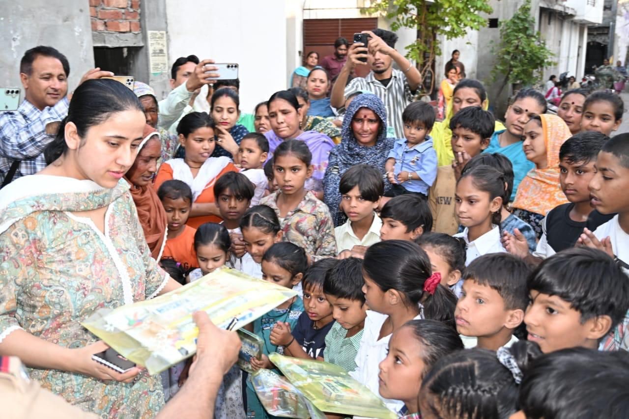 मांवां धीयां सतिकार योजना’ के लिए रजिस्ट्रेशन सर्टिफिकेट सौंपते हुए मुख्यमंत्री भगवंत सिंह मान ने कहा, “यह योजना बाबा साहिब अंबेडकर को सच्ची श्रद्धांजलि है”