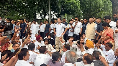 राहुल गांधी के धरने पर बैठने के बाद मोदी सरकार की प्रतिक्रिया