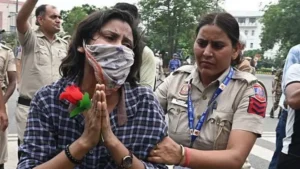सुप्रीम कोर्ट: प्रदर्शनकारी स्टूडेंट्स के ख़िलाफ़ एक्शन पर रोक
