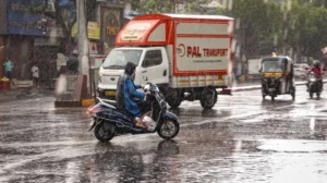 Weather News: 20 राज्यों में भारी बारिश और आंधी का अलर्ट, दिल्ली-यूपी समेत कई राज्यों में मॉनसून होगा सक्रिय