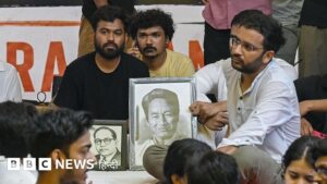 भूख हड़ताल पर बैठे शख़्स को जबरन हटाने का मामला: कोर्ट के फ़ैसले