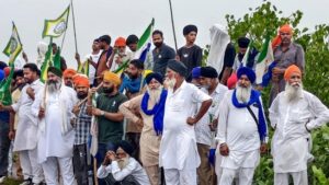 किसान महापंचायत: दिल्ली की ओर कूच कर रहे पंजाब और हरियाणा के किसान