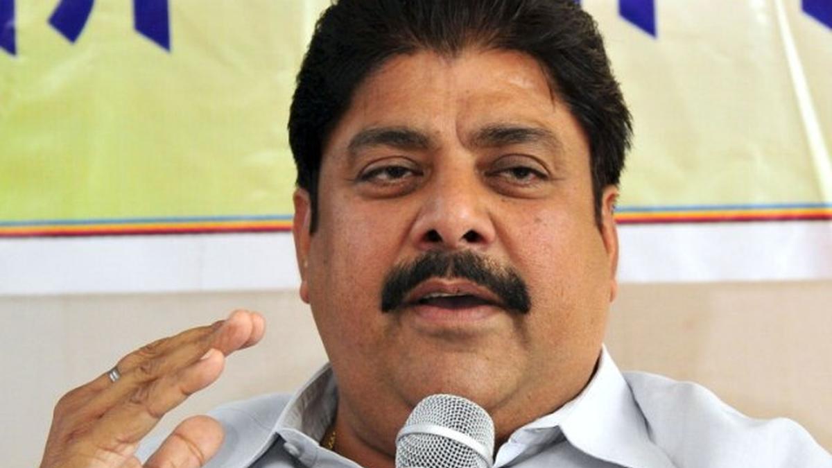 हरियाणा के सीएम साइनी को अजय चौटाला ने 'डमी' कहा, जानें पूरा मामला