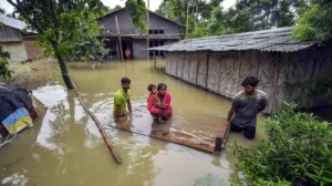 Assam Flood Unity: असम में बाढ़ के दौरान दिखी हिंदू-मुस्लिम एकता की मिसाल