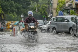 Delhi Waterlogging News: दिल्ली में भारी बारिश से जलभराव का तांडव, लुटियंस जोन से लेकर कनोट प्लेस तक थमा पहिया
