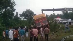 झारखंड में सड़क हादसा: ऑटो-कंटेनर की टक्कर में 7 लोगों की मौत