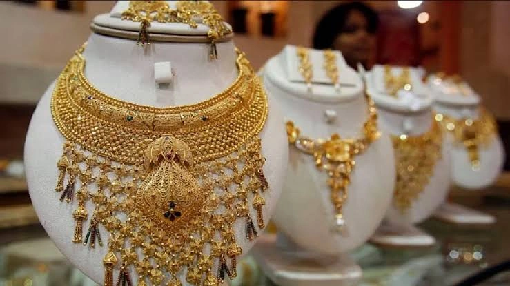 सोने का दाम 1.30 लाख रुपये पर, जानें सोने-चांदी का नया भाव