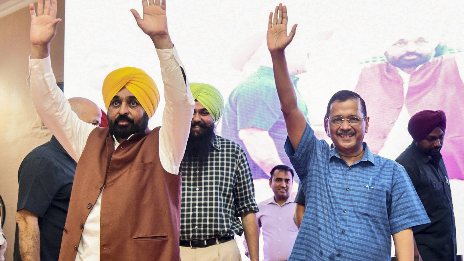 AAP Donation Crisis: AAP की दानों में 68% गिरावट, 2027 पंजाब चुनावों के लिए सांसदों से जुटाई जा रही धनराशि