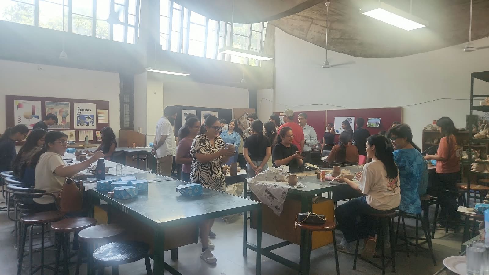 Chandigarh College Dress Code Controversy: चंडीगढ़ कॉलेज के 'सभ्य कपड़े' पहनने के नोटिस पर क्यों भड़के छात्र? जानिए पूरा मामला