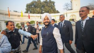 Delhi Minister Slap Row: AAP MLA का दावा, 'हाथ से सड़क निकाली, मंत्री ने मारा थप्पड़'