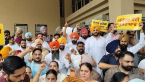 Punjab ED Raids Controversy: पंजाब में ईडी की छापेमारी पर क्यों मचा है सियासी घमासान? कोर्ट के दखल और आप के प्रदर्शन की पूरी इनसाइड स्टोरी