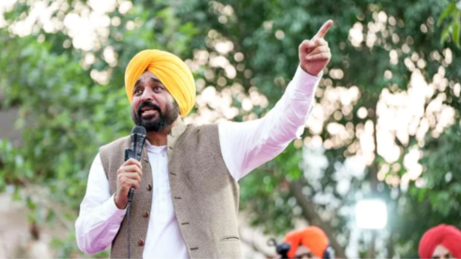 Bhagwant Mann CEC Gyanesh Kumar Allegations: ‘वे बदला लेते हैं’ — पंजाब सीएम मान ने एयरपोर्ट जुर्माने का संबंध CEC ज्ञानेश कुमार के भाई से जोड़ा