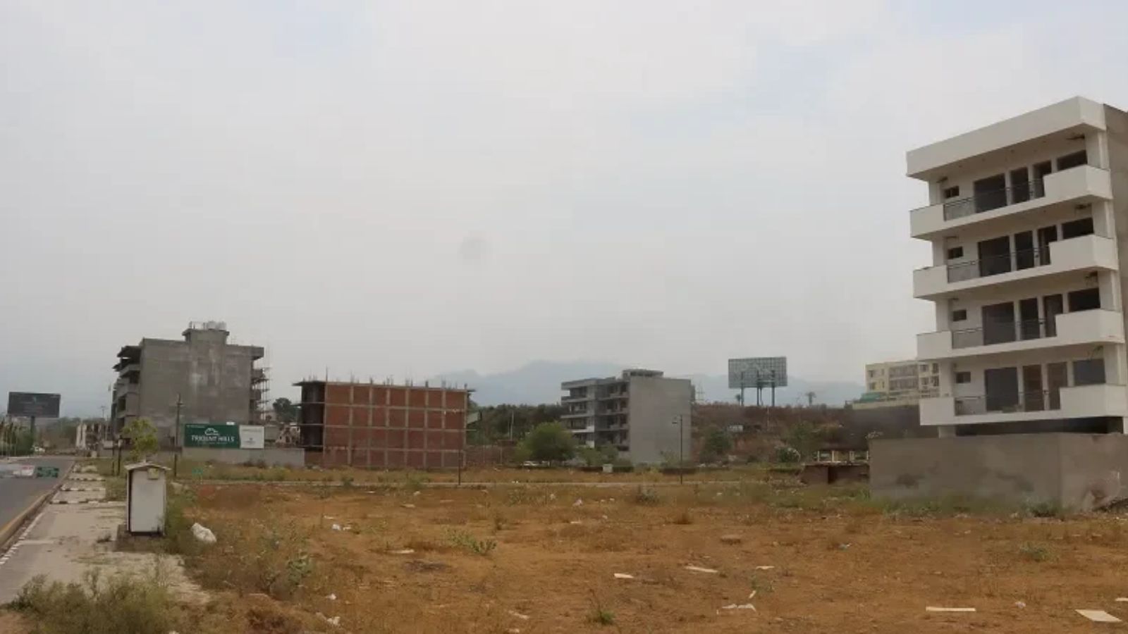 Gurugram Stilt Plus 4 Floor Policy: गुरुग्राम में 7 साल में 32,000 मंजूरियां, निर्माण पर रोक का हरियाणा सरकार ने क्यों किया विरोध?